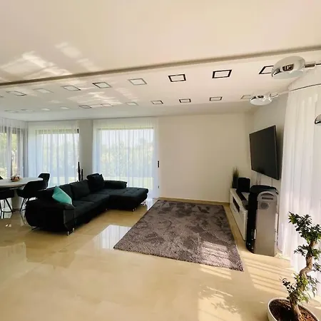 Toparti Villa, Jakuzzi,luxus Elmeny A Szigetkoezben *