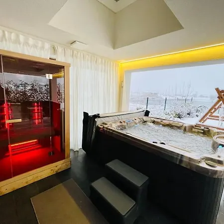 Toparti Villa, Jakuzzi,luxus Elmeny A Szigetkoezben