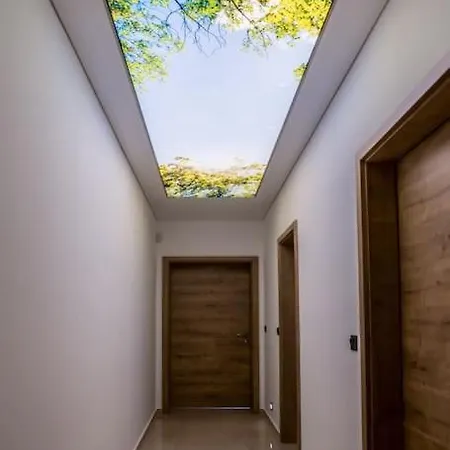 Toparti Villa, Jakuzzi,luxus Elmeny A Szigetkoezben Villa *