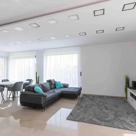 Toparti Villa, Jakuzzi,luxus Elmeny A Szigetkoezben 别墅 Gyorzamoly