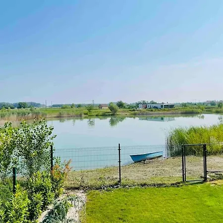 别墅 Toparti Villa, Jakuzzi,luxus Elmeny A Szigetkoezben