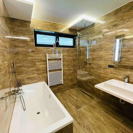 Toparti Villa, Jakuzzi,luxus Elmeny A Szigetkoezben Villa