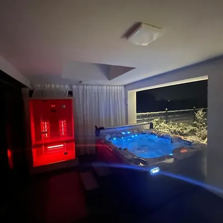 Toparti Villa, Jakuzzi,luxus Elmeny A Szigetkoezben *