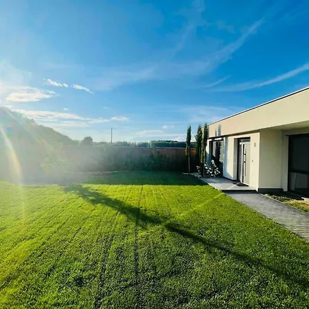 Toparti Villa, Jakuzzi,luxus Elmeny A Szigetkoezben * Gyorzamoly