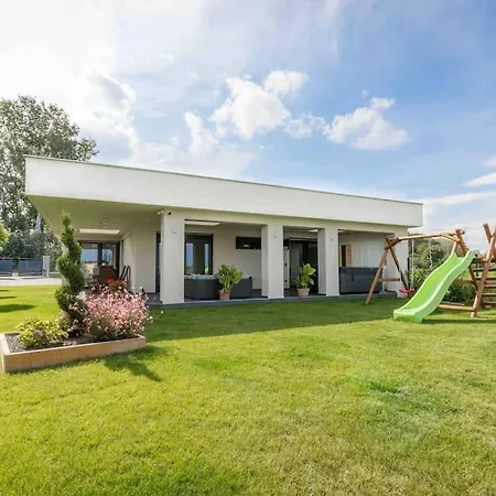 Toparti Villa, Jakuzzi,luxus Elmeny A Szigetkoezben 别墅