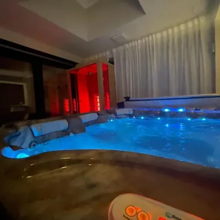 Toparti Villa, Jakuzzi,luxus Elmeny A Szigetkoezben Villa