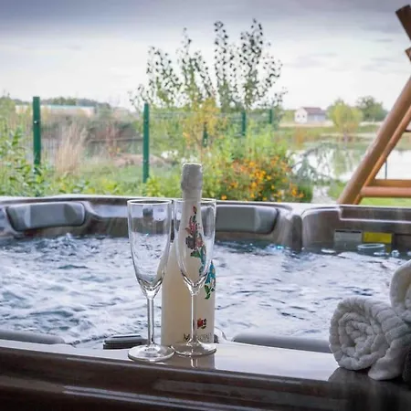 Toparti Villa, Jakuzzi,luxus Elmeny A Szigetkoezben Villa Gyorzamoly